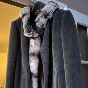 Vintage coat with real fur collar